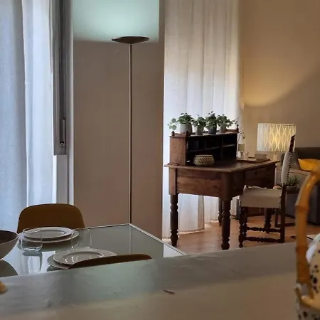 Joivy Contemporary 1-bed Near Duomo Di * ميلان